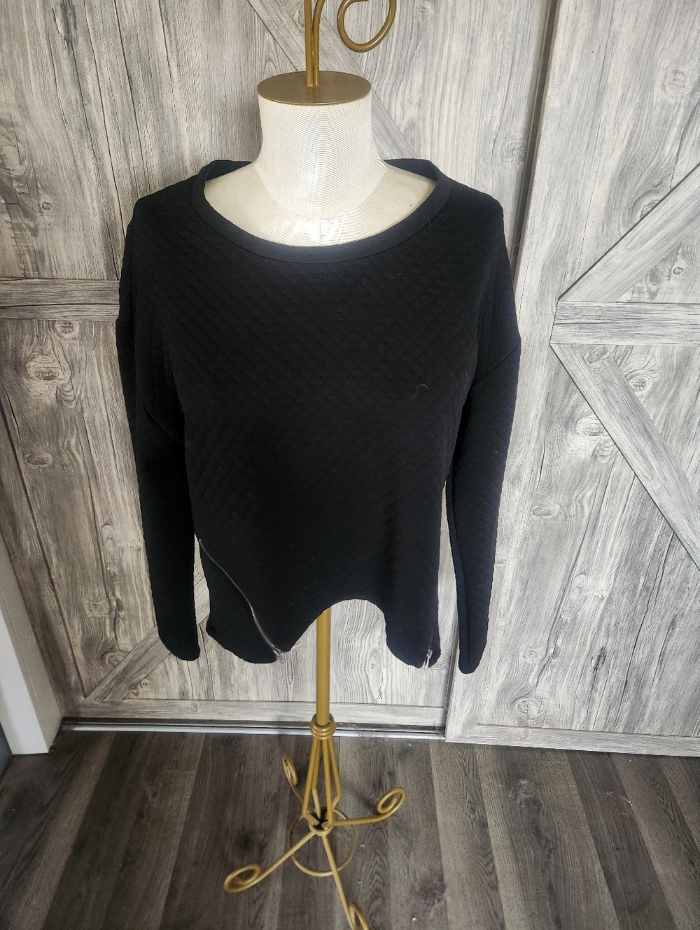 Almost Famous Black Quilted Crewneck Pullover Sweater